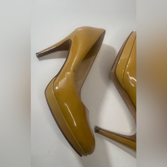 Cole Haan Beige Patent Leather Air Heels Pumps Womens Size 7B Mustard - Picture 2 of 12